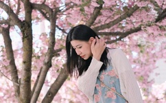 男人吃奶捏奶很爽视频免费